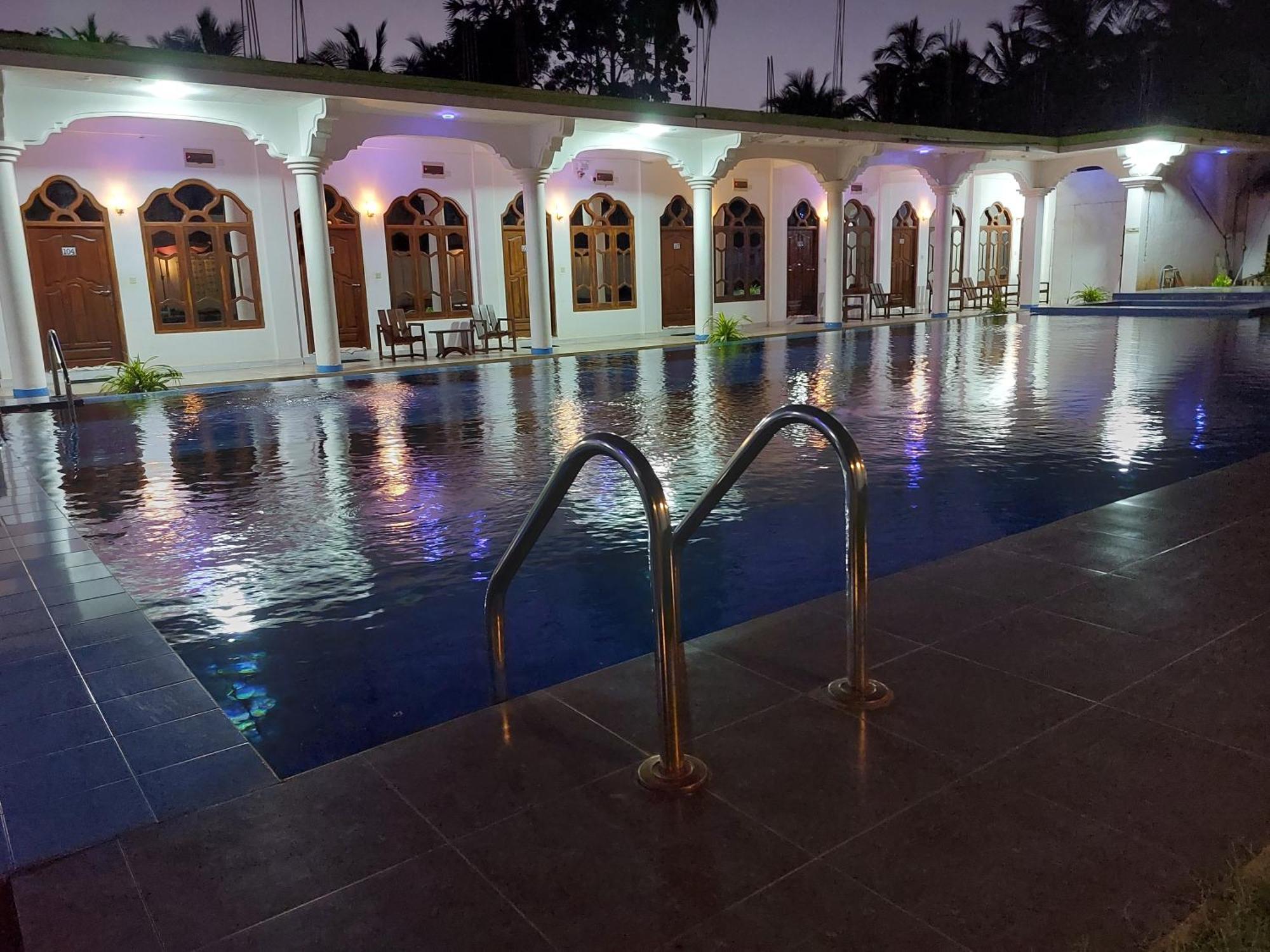Mrd Beach Hotel Trincomalee Exterior photo