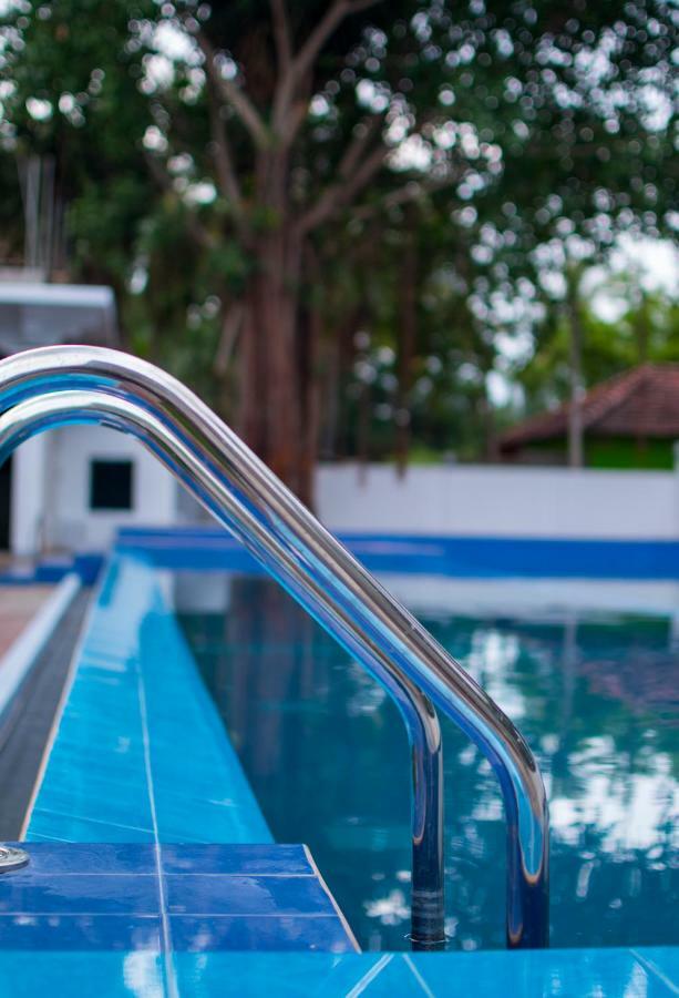 Mrd Beach Hotel Trincomalee Exterior photo
